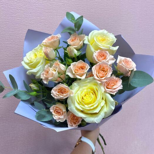 Ramo con rosa de peonía