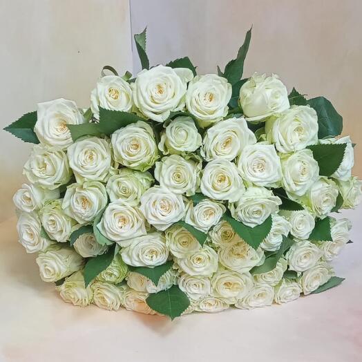 Букет белых роз 51 шт
