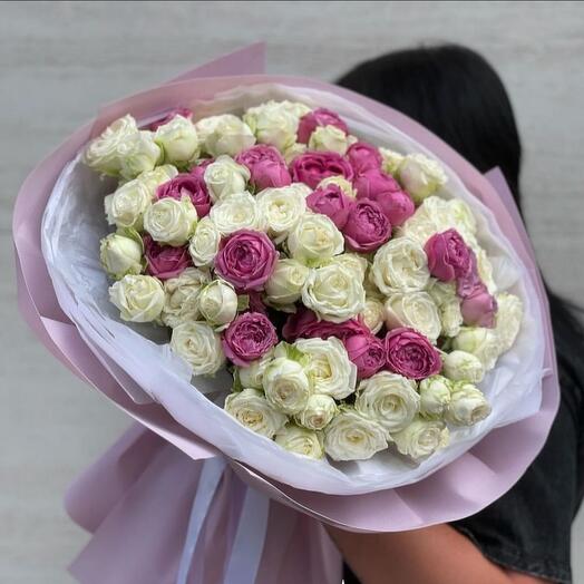 Утонченный букет из пионовидных роз