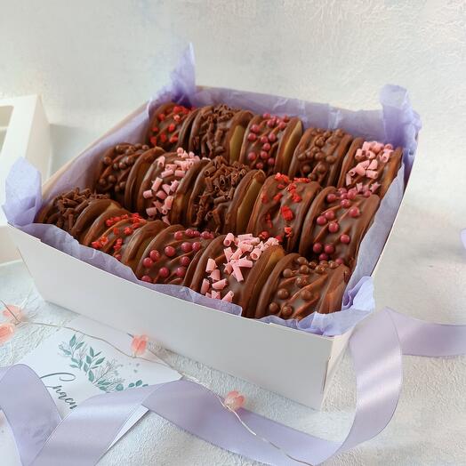 Большой набор с пирожными зефиросендвичами