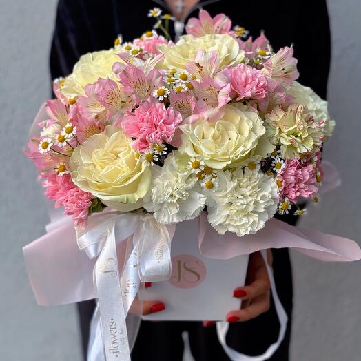 Delicate stylish Flowers in a box