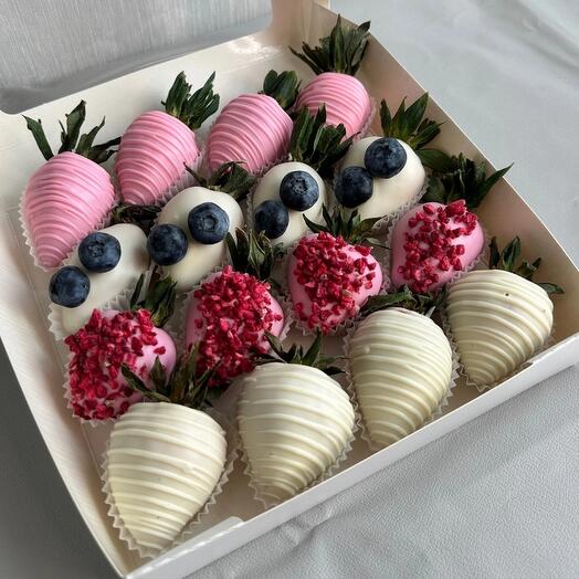 Chocolate-covered strawberry box