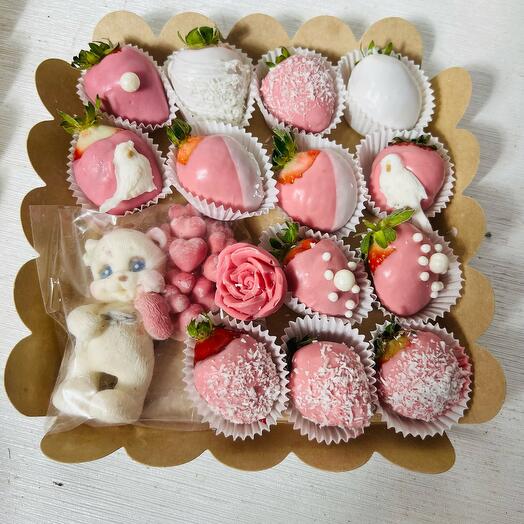 Клубника в шоколаде с мишкой сердечком