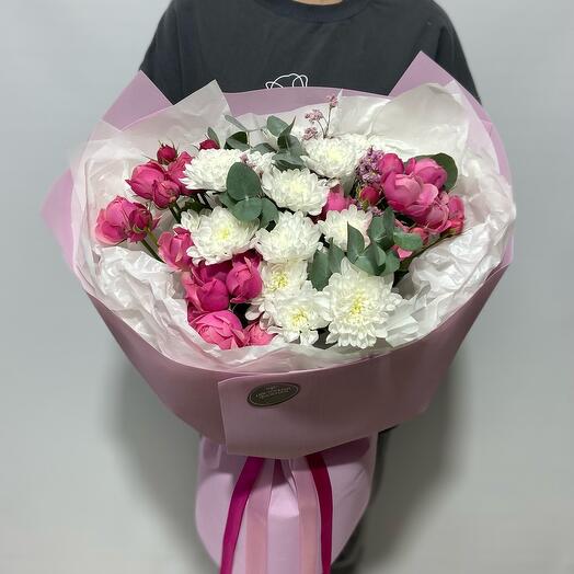 Bouquet "Good morning" made of shrub roses, chrysanthemums and eucalyptus
