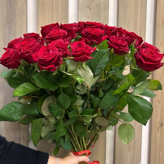Моно красных роз 35шт
