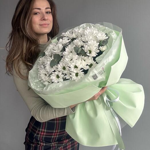 A fresh bouquet of daisies
