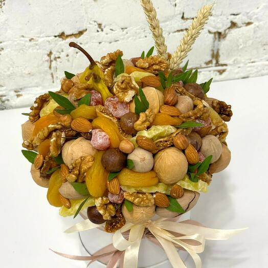 Коробка с орехами и сухофруктами (Коробка 20 см)