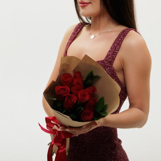 Мини букет Красные кенийские розы в крафте