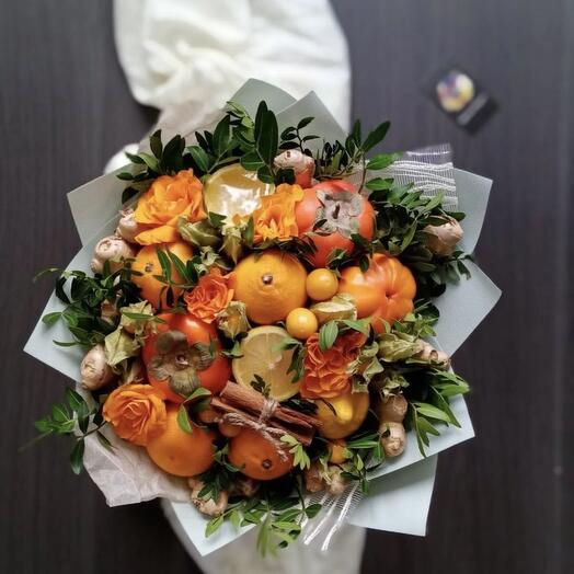 Яркий букет с розами
