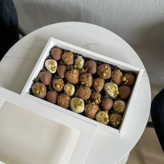 Клубника в шоколаде с декором