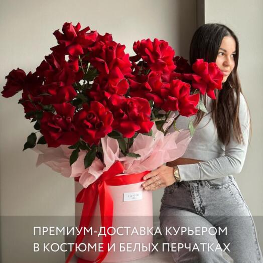 A box of Ecuadorian red roses