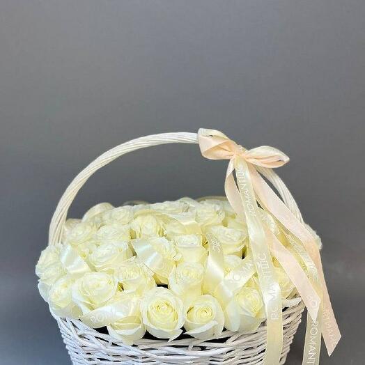 Композиция в корзине 51 белая Голландская роза
