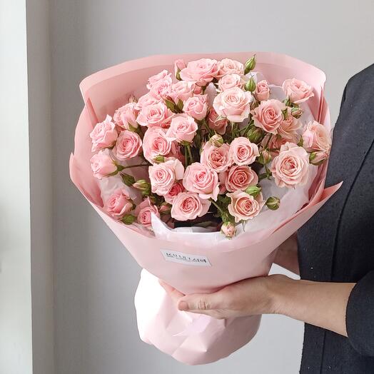 Un ramo de piropos con rosas de arbusto
