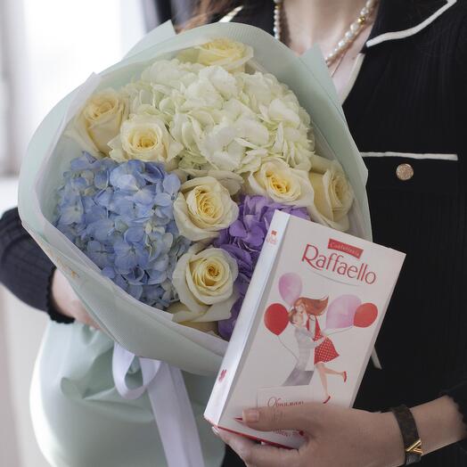 Комбо: сборный букет из гортензий и роз + Raffaello