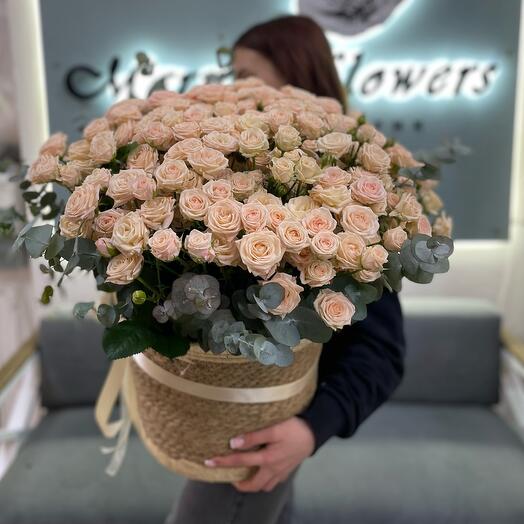 Корзина с кустовыми розами