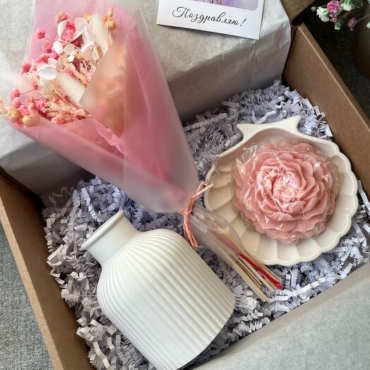 Подарок маме: ваза, букет, подставка ракушка, мыло