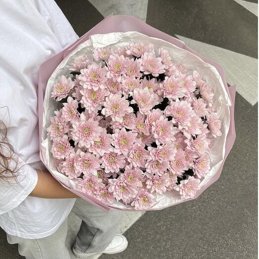 Букет из розовых кустовых хризантем