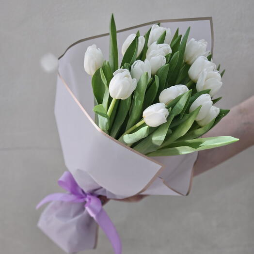 15 white tulips