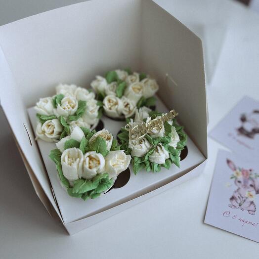 Капкейки с цветами 8 марта