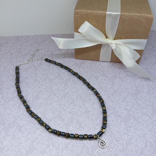 Чокер колье из бисера и камня гематит