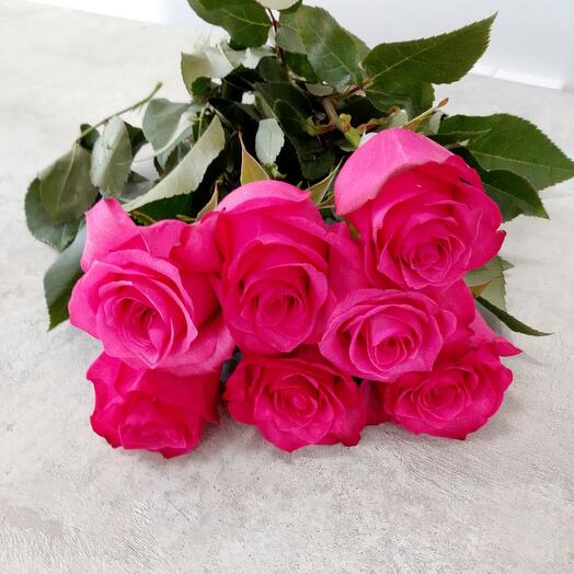 Mono ramo de 7 rosas carmesí