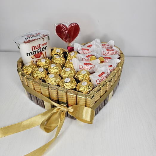 Подарок девушке 🎁 Торт 🎂 из самых любимых шоколадок и конфет