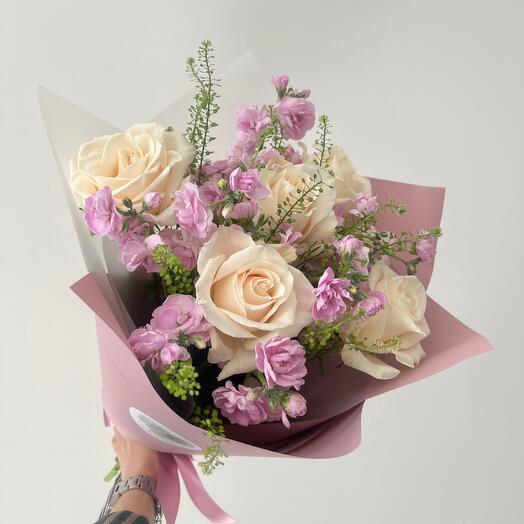 Duo bouquet of mattiola and roses