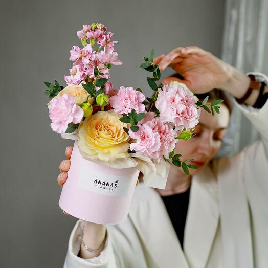 Нежная композиция с ароматной розовой маттиолой