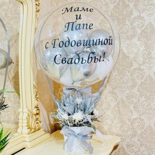 Оригинальный подарок маме и папе на годовщину свадьбы букет цветов белых хризантем с шаром баблс