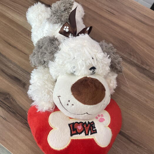 Peluche perrito corazon acostado