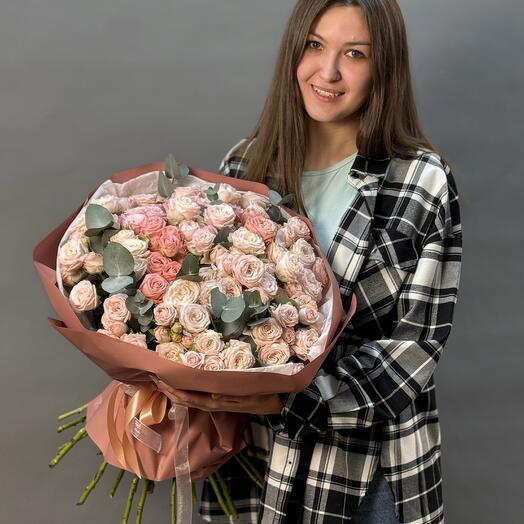 Букет из 25 кустовых пион. роз Бомбастик
