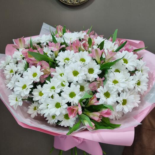 Ромашки с альстромериями