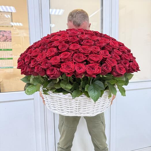 Корзина с цветами 151 Роза
