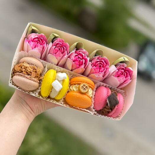 Макаронс макаруны с зефирными цветами в коробке День влюбленных