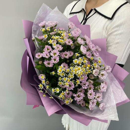 Букет из хризантемы Сантини и танацетумов