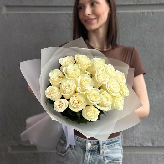 Букет 19 белых роз