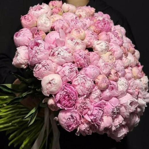 Охапка самых нежных пионов