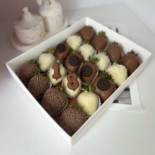 Клубника в шоколаде «Happy birthday»