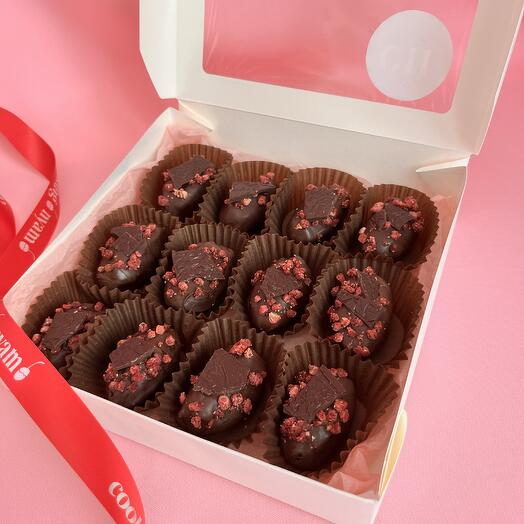 «Свет Востока» - королевские финики в темном шоколаде с дубайской начинкой