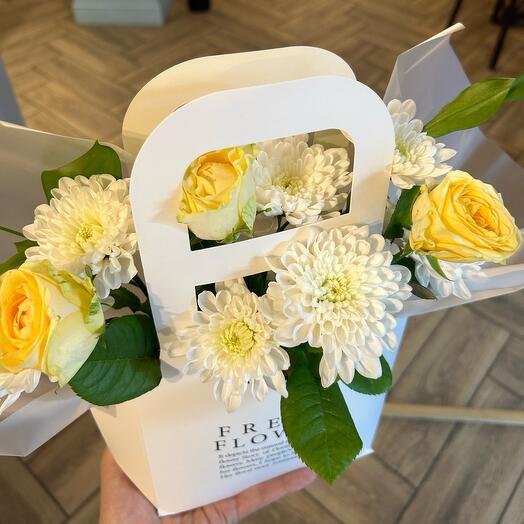 Сумочка желтых роз и хризантем Fresh