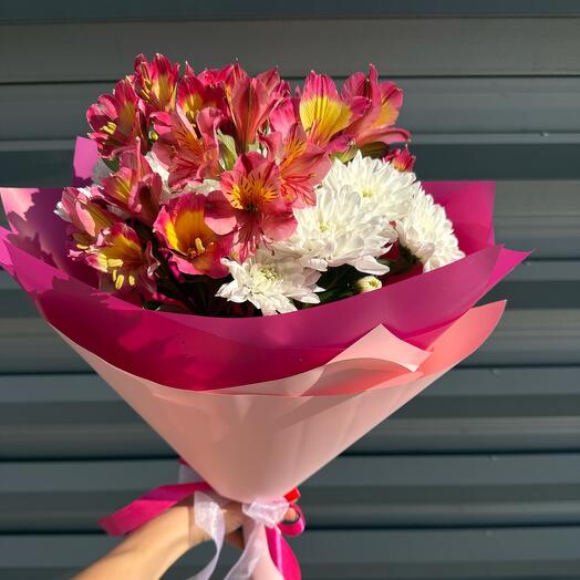 Букет с Альстромерией и Хризантемой