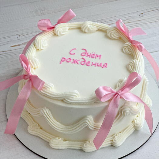 Торт 1,3 кг с рюшами и розовыми бантиками в стиле Ламбет «С Днём Рождения»