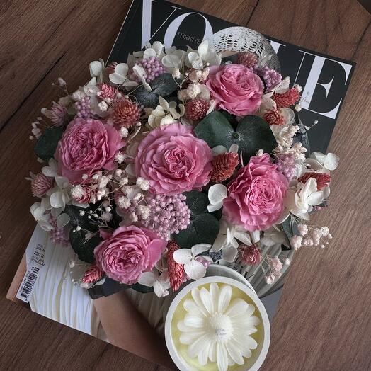 Стабилизированные цветы и сухоцветы в книге-кашпо "Цветочный этюд"