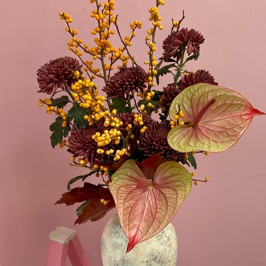 Букет с вазой и антуриумом