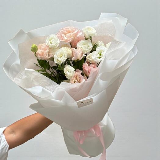 Букет из лизиантусов — нежность и элегантность