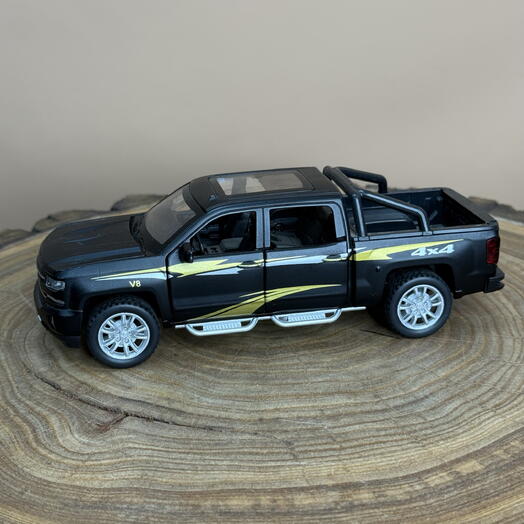 Chevrolet Silverado Pickup черный
