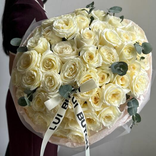 Букет "51 пионовидных роз Candlelight с эвкалиптом"