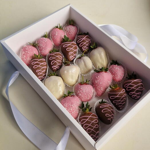 Клубника в шоколаде в коробке с ручкой