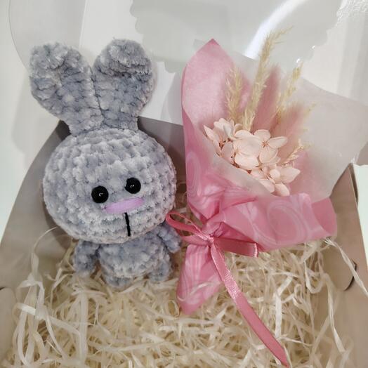 Подарочный набор Зайчик с розовым букетом