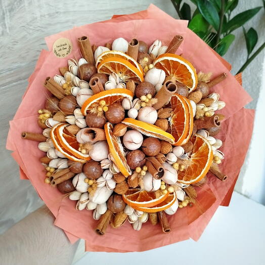Съедобный букет из орехов с апельсинками и корицей (М)